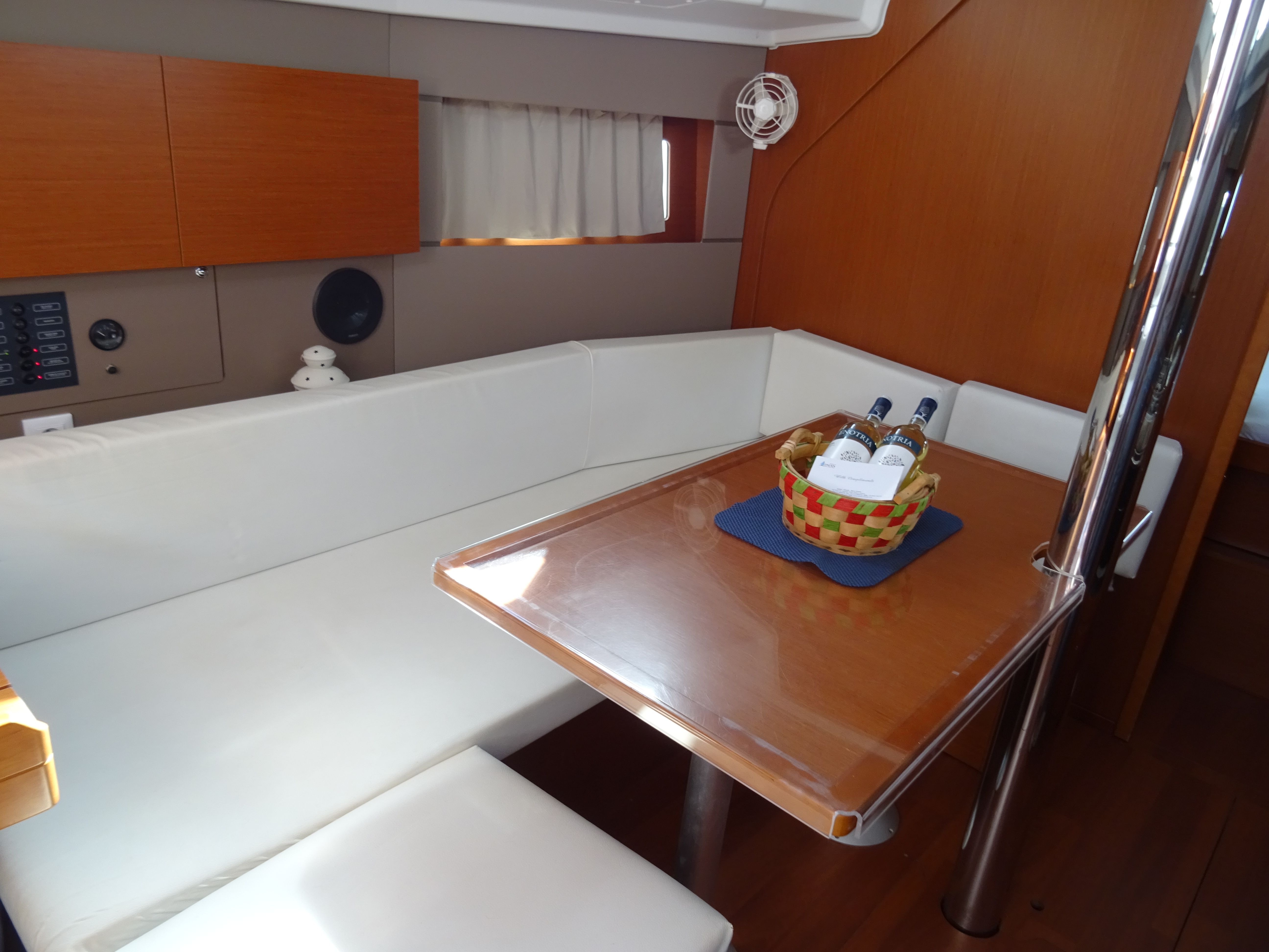 Beneteau Oceanis 38 | Karavas