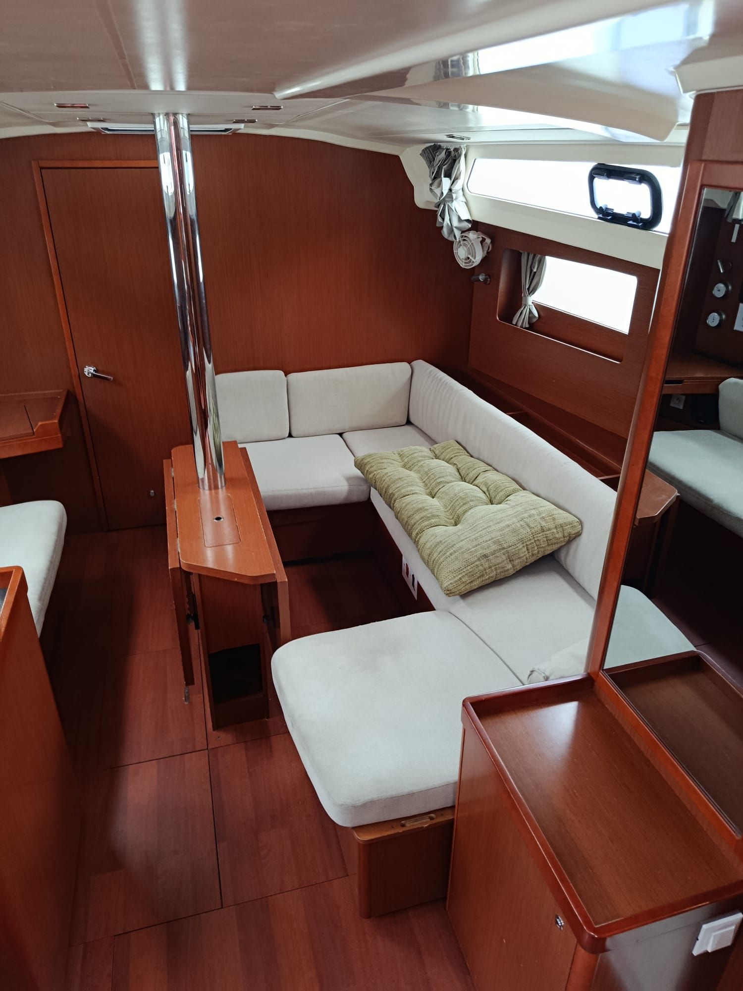 Beneteau Oceanis 41.1 | Vera