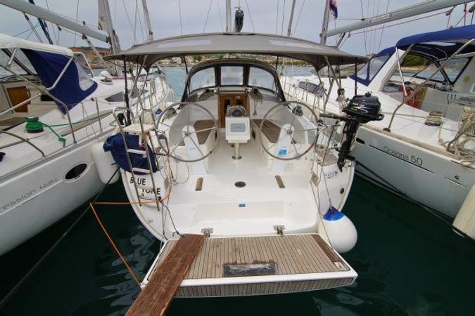 Bavaria Cruiser 37 | Blue Tone