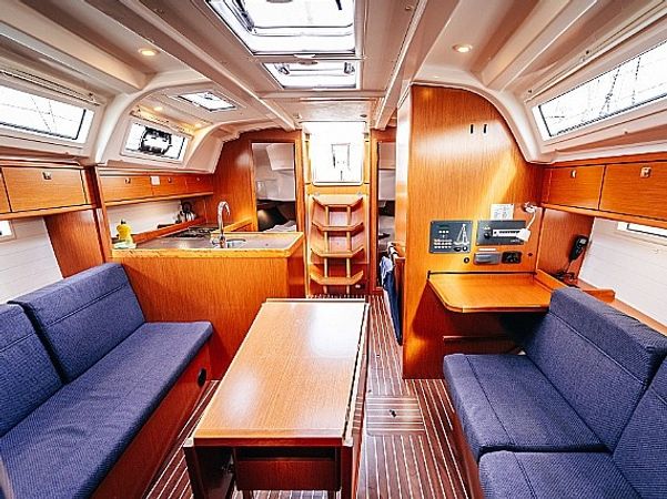 Bavaria Cruiser 37 | Blue Tone