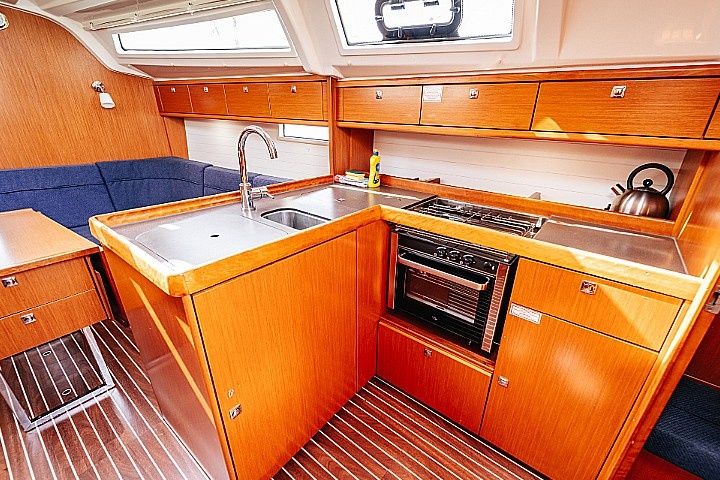 Bavaria Cruiser 37 | Blue Tone