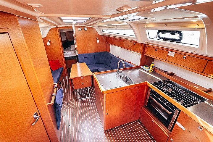 Bavaria Cruiser 37 | Blue Tone