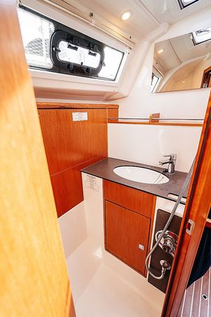 Bavaria Cruiser 37 | Blue Tone