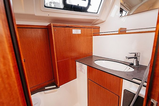 Bavaria Cruiser 37 | Blue Tone