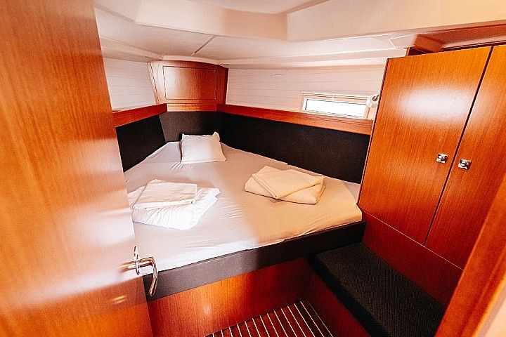 Bavaria Cruiser 37 | Blue Tone