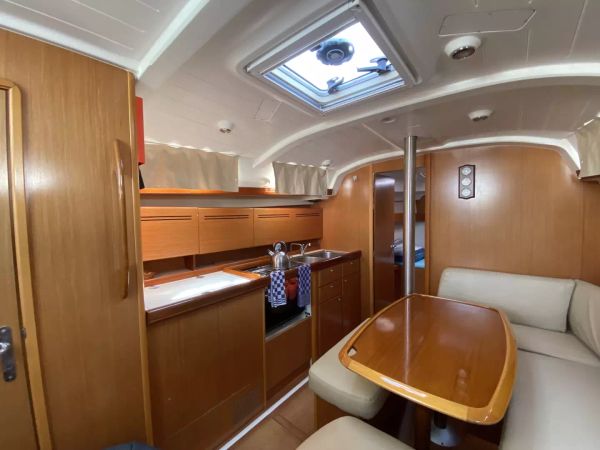 Beneteau Cyclades 39.3 | Six Pack