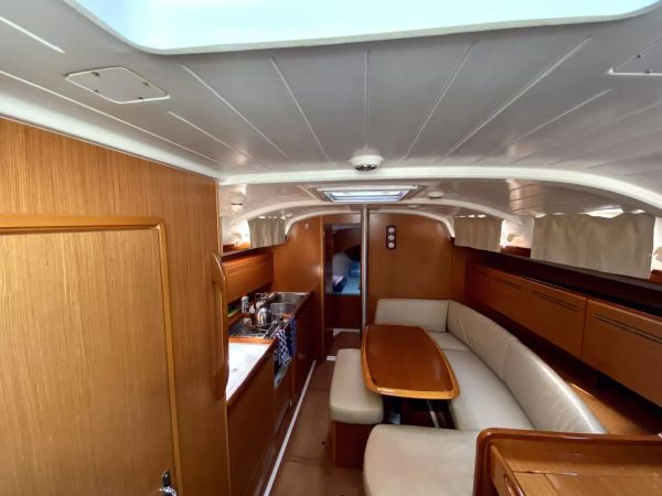 Beneteau Cyclades 39.3 | Six Pack