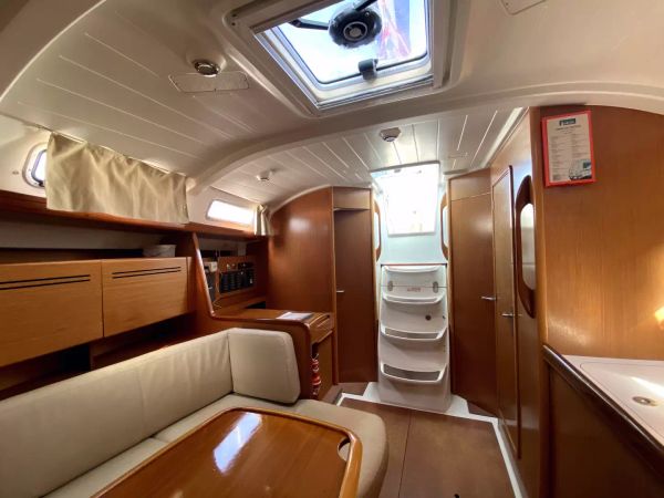 Beneteau Cyclades 39.3 | Six Pack