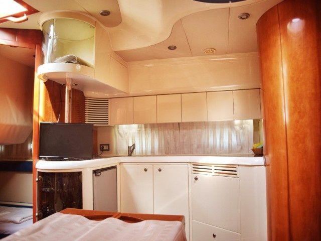 Fairline 48 | H.I.T.