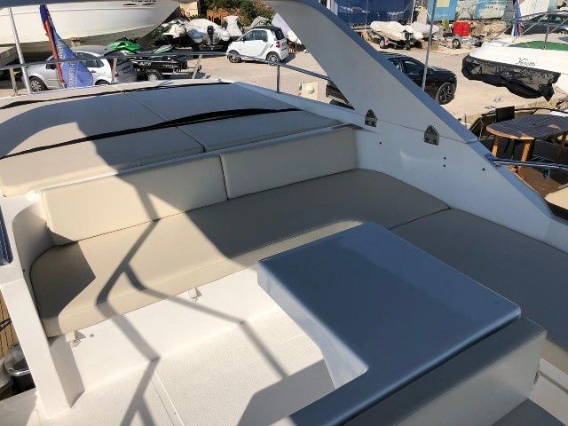 Yaretti 1910 | Royal