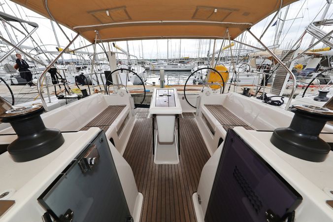 Dufour 412 | Phonix 2