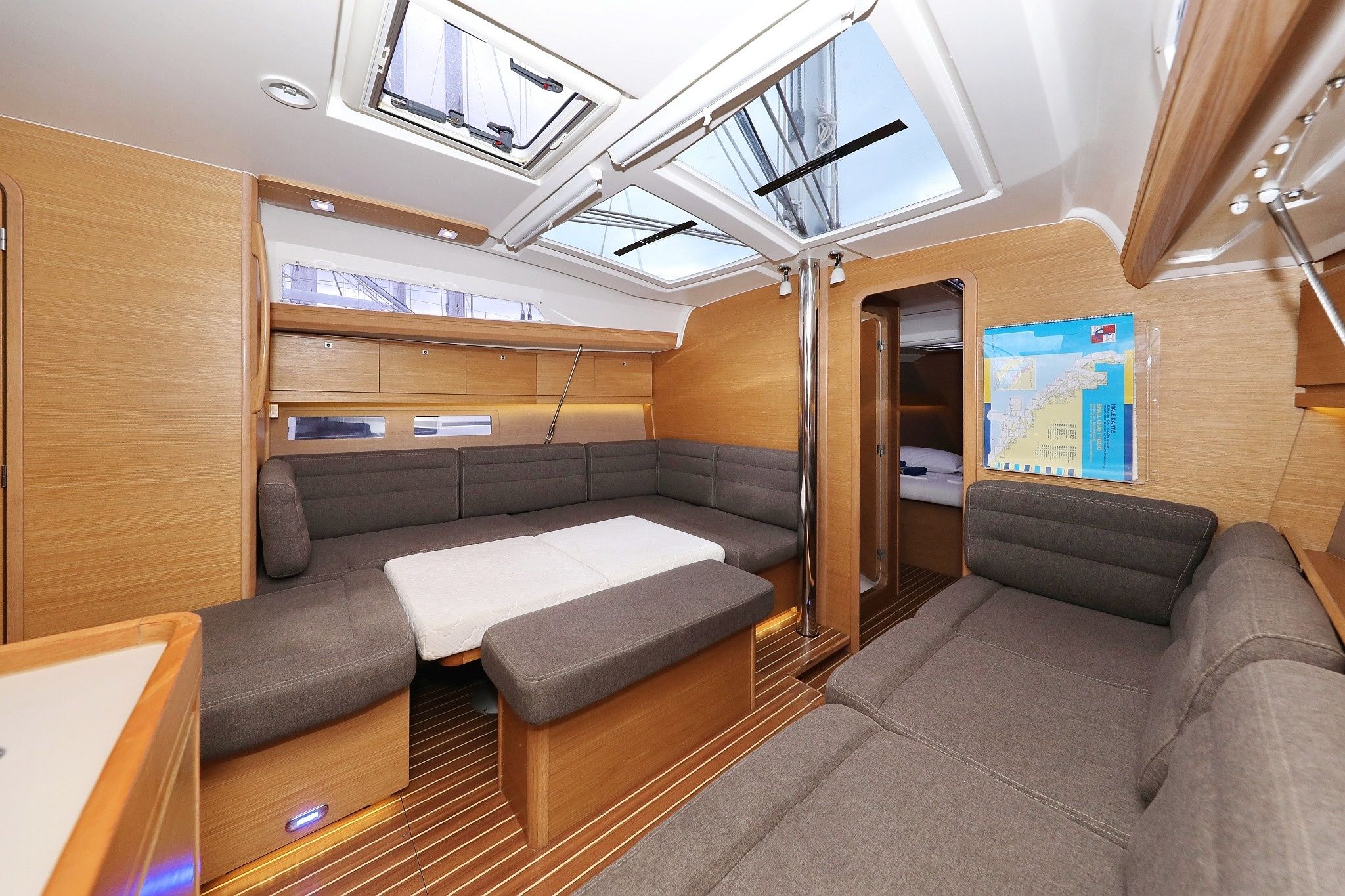 Dufour 412 | Phonix 2
