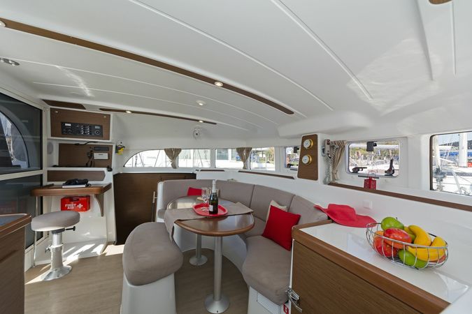 Lagoon 380 S2 | Eleven