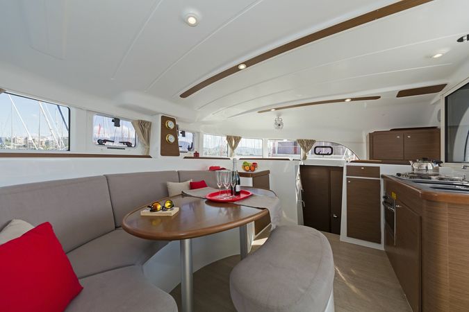 Lagoon 380 S2 | Eleven