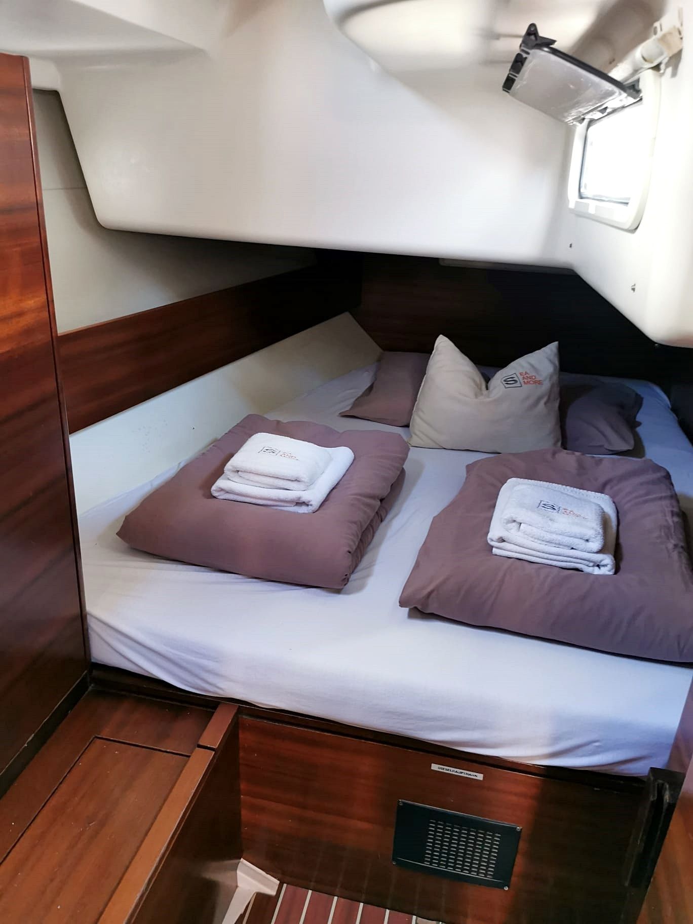 Salona 44 | Calanthe