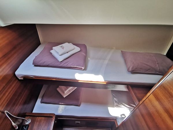 Salona 44 | Calanthe