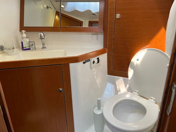 Beneteau Oceanis 45 | Beautiful Love