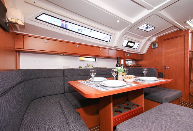 Bavaria Cruiser 41 | Morellina