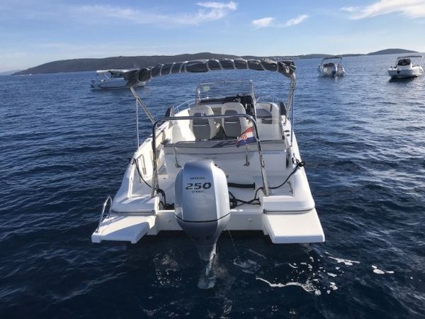 Beneteau Flyer 7.7 | Space deck
