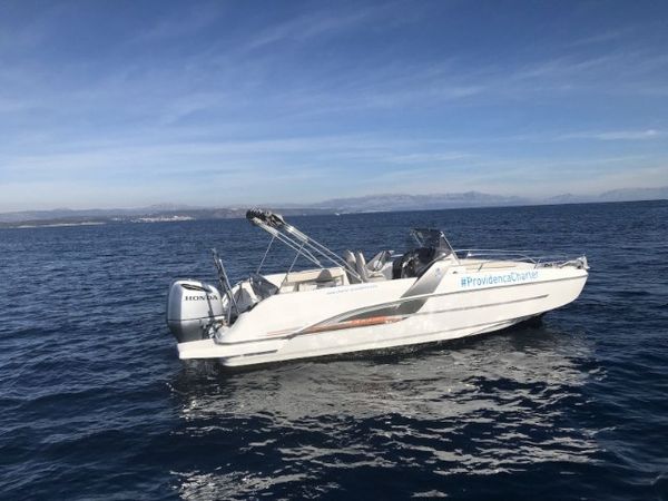 Beneteau Flyer 7.7 | Space deck