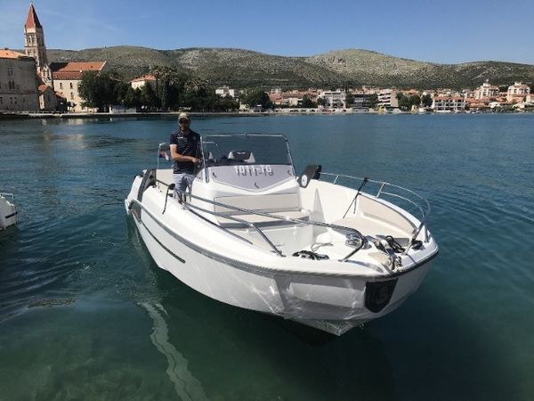 Beneteau Flyer 7.7 | Space deck
