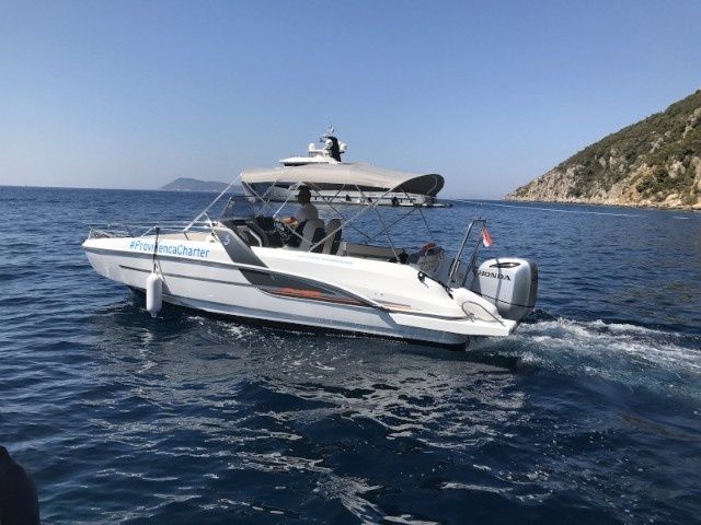 Beneteau Flyer 7.7 | Space deck