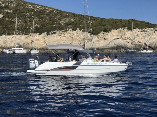 Beneteau Flyer 7.7 | Space deck