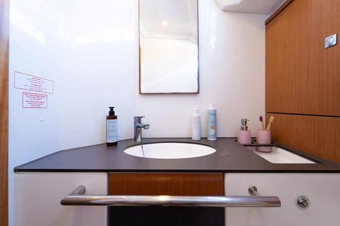 Bavaria Cruiser 46 | White Star