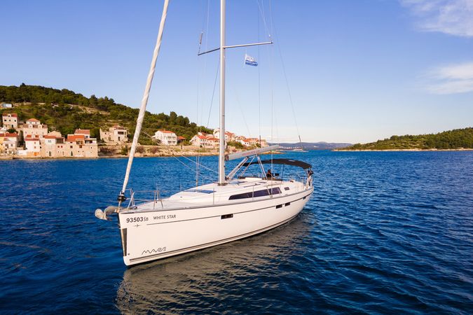 Bavaria Cruiser 46 | White Star