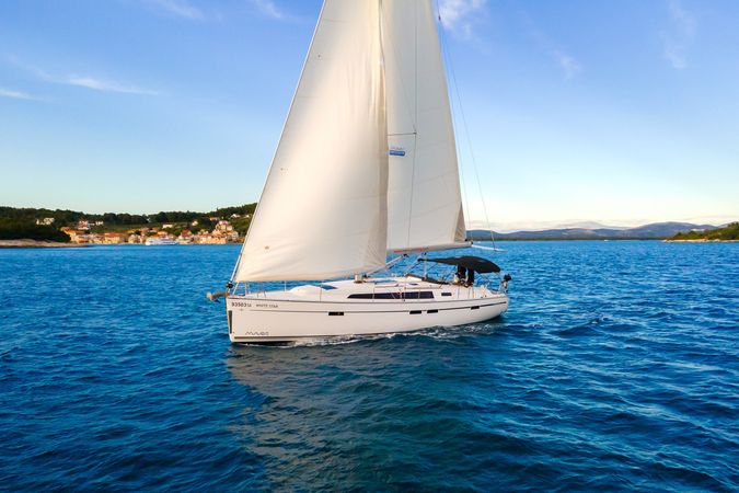Bavaria Cruiser 46 | White Star