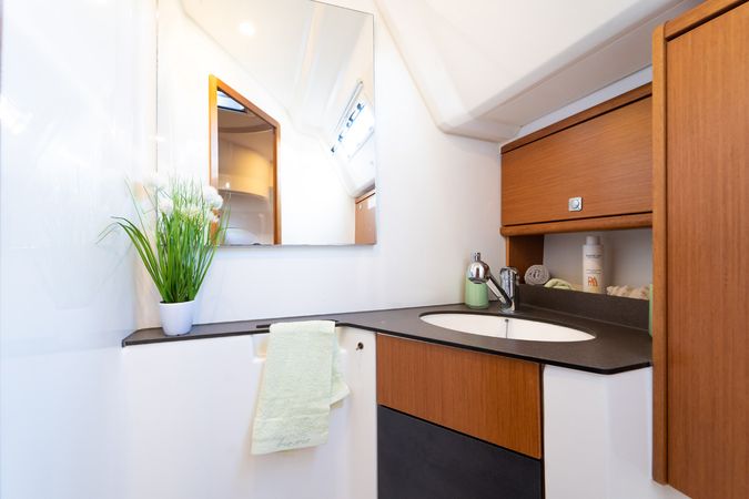 Bavaria Cruiser 46 | White Star