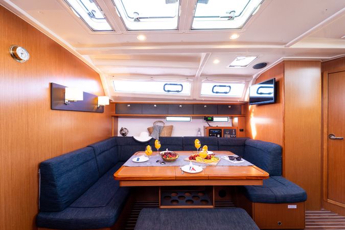 Bavaria Cruiser 46 | White Star