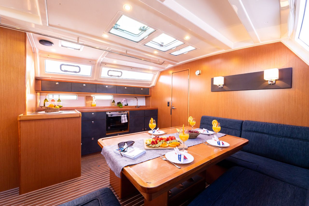 Bavaria Cruiser 46 | White Star
