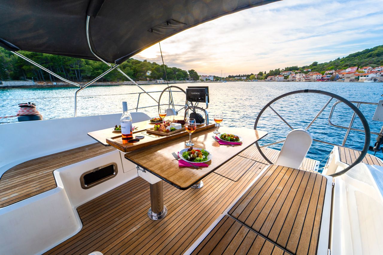 Bavaria Cruiser 46 | White Star