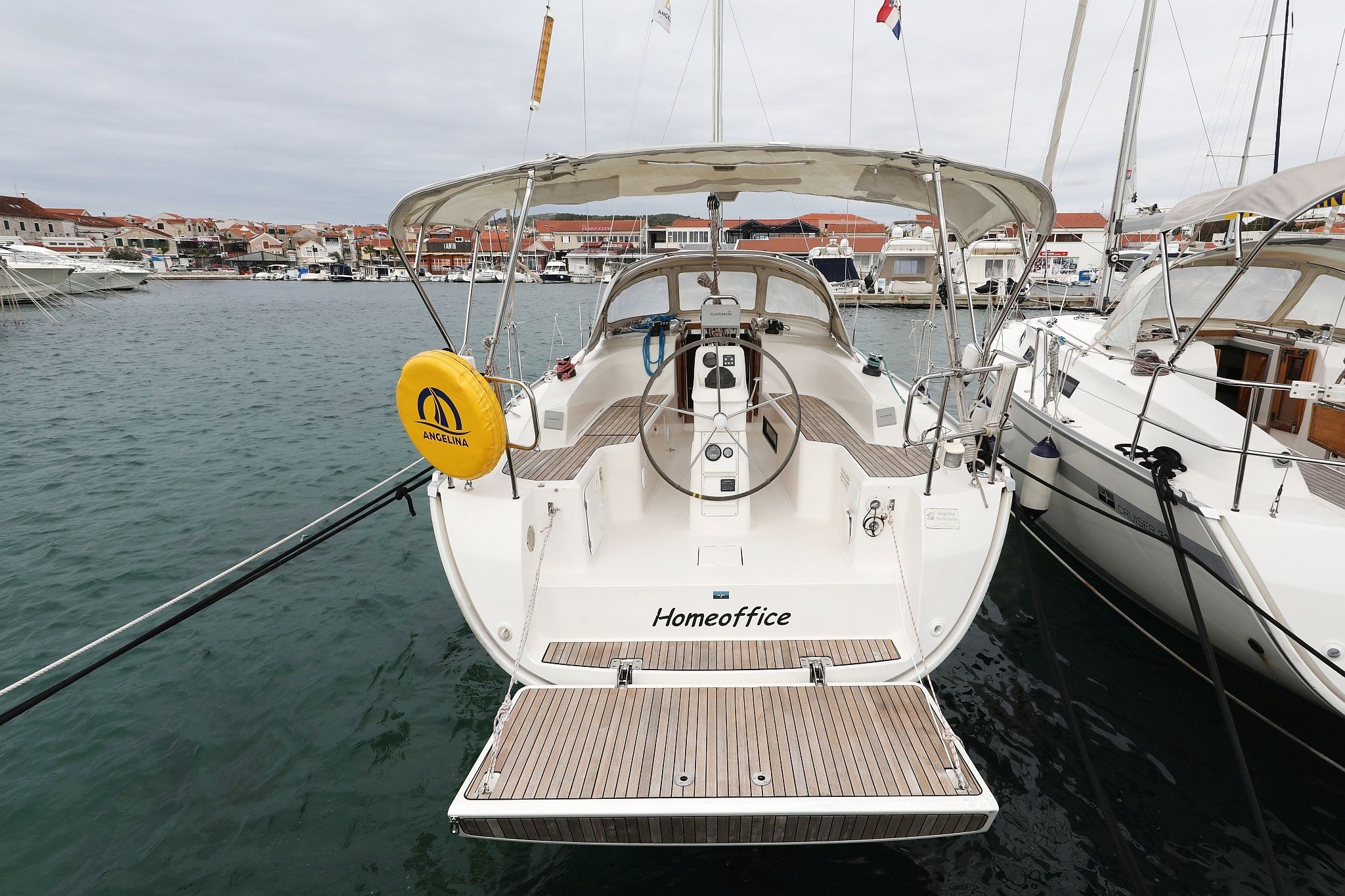 Bavaria Cruiser 33 | Home Office