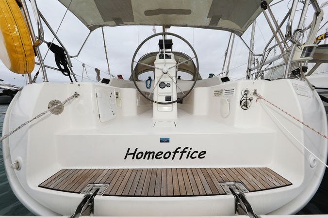 Bavaria Cruiser 33 | Home Office