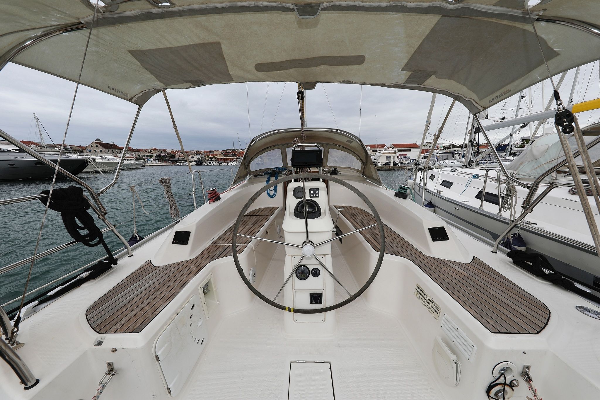 Bavaria Cruiser 33 | Home Office