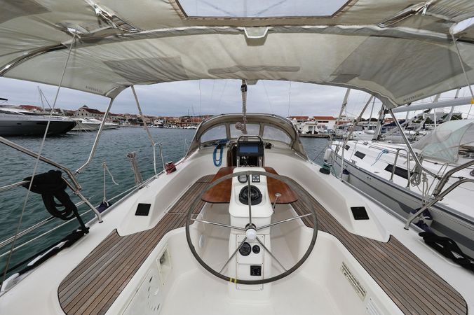 Bavaria Cruiser 33 | Home Office