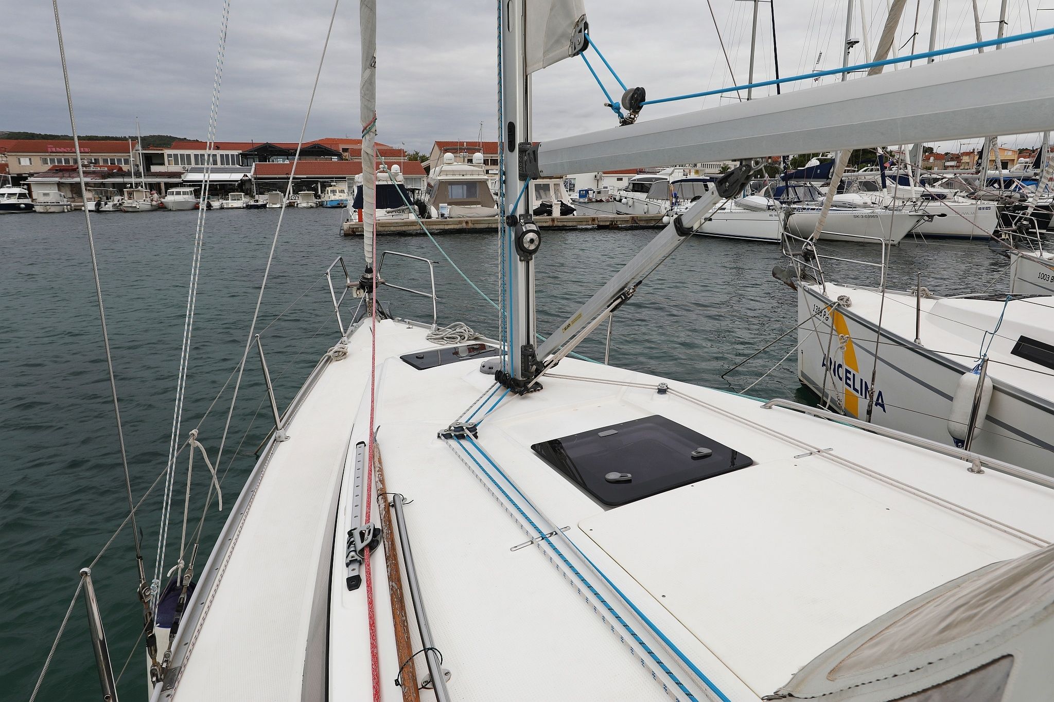 Bavaria Cruiser 33 | Home Office