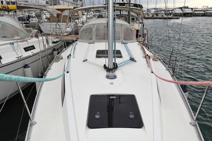 Bavaria Cruiser 33 | Home Office