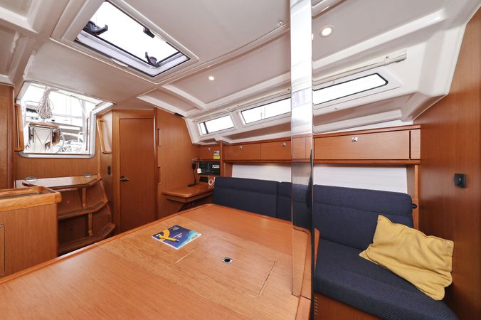 Bavaria Cruiser 33 | Home Office