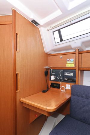 Bavaria Cruiser 33 | Home Office