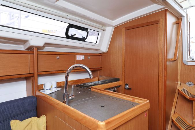 Bavaria Cruiser 33 | Home Office