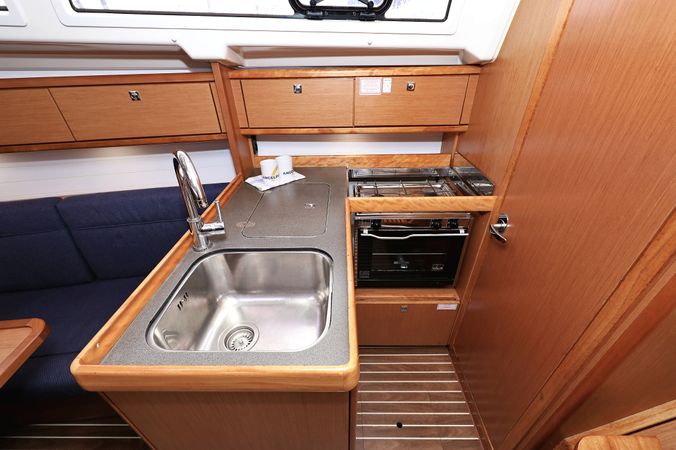 Bavaria Cruiser 33 | Home Office