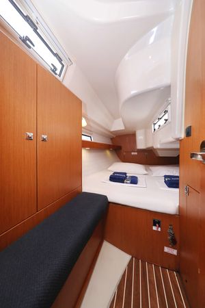 Bavaria Cruiser 33 | Home Office