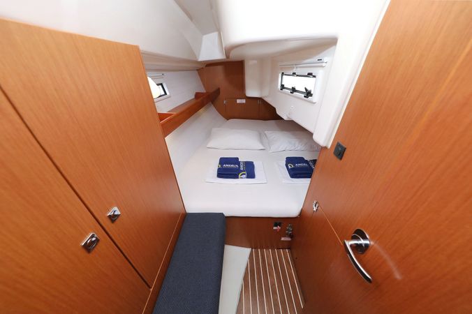 Bavaria Cruiser 33 | Home Office