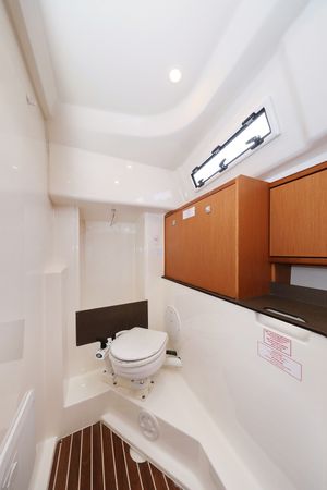 Bavaria Cruiser 33 | Home Office