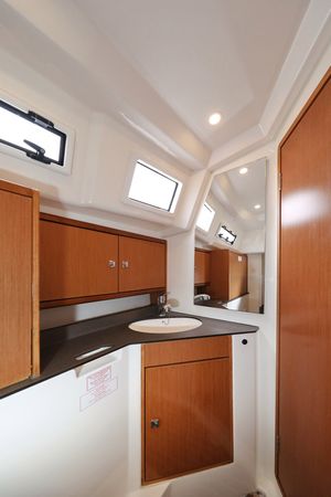 Bavaria Cruiser 33 | Home Office