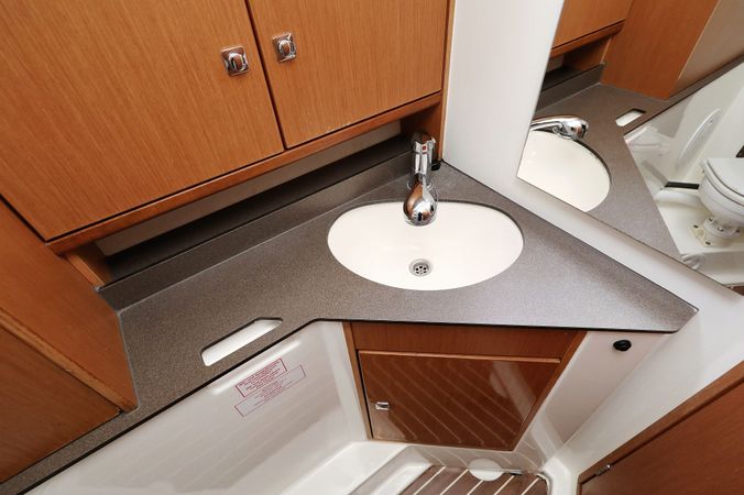 Bavaria Cruiser 33 | Home Office