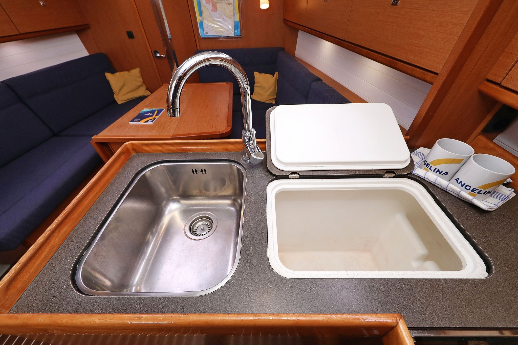 Bavaria Cruiser 33 | Home Office